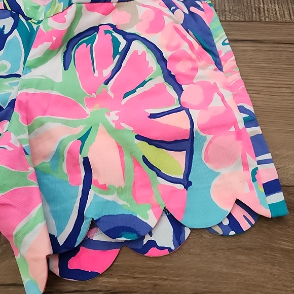 Lilly Pulitzer Magnolia Shorts Multi Exotic Garden Blue Size 2 Scalloped Hem - Picture 2 of 8